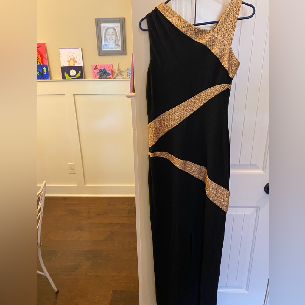 Black And Gold Halter Maxi Gown Can Switch And Wear Left Or Right.